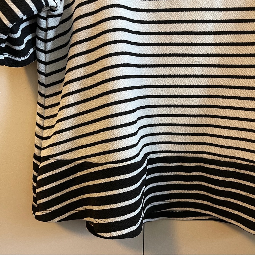 Urban Outfitters Black & White Striped Gradient Tee - Size S - Picture 3 of 4